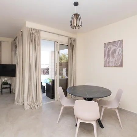 Malama 2 Ekaterina 2 Bedroom パラリムニ