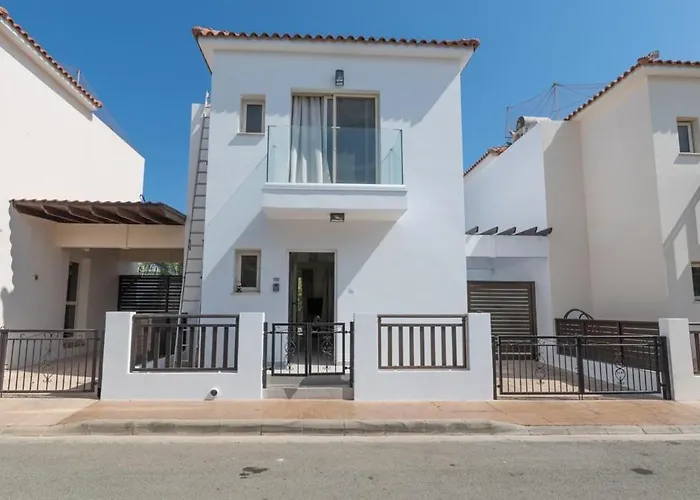 Malama 2 Ekaterina 2 Bedroom Vila Paralimni